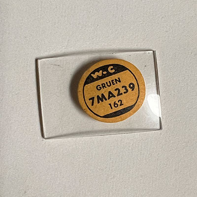 GRUEN : 700/323 & 704/323 AND BULOVA - Rectangle 23.9mm x 16.1mm
